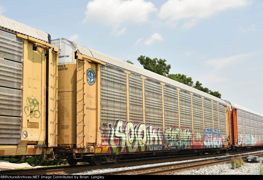 988721